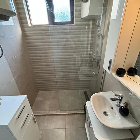 Ela Apartment *